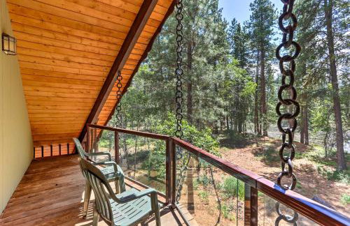 Riverside Winthrop Chalet with Hot Tub and 2 Decks! - Foto 23