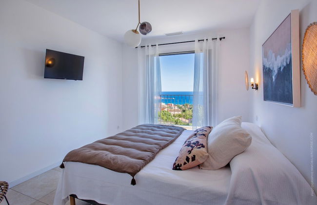 Superb Villa With Pool and sea View - Photo 4