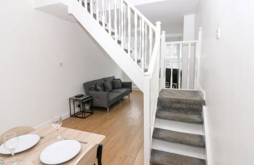 Holly House - Photo 9