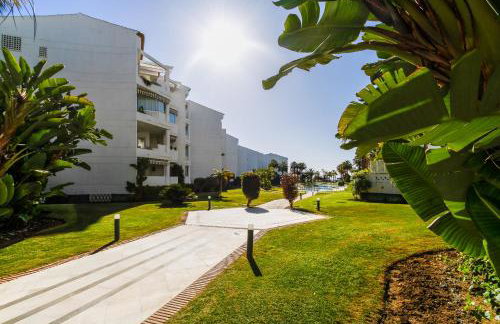 MARBELLA BANUS SUITES - Banús Playa Rocío - 3BR - 3BA - Direct Beach & Sea Access Complex - Outdoor Terrace w Garden Views - Pool - 3 Min Walk to Puerto Banús & Corte Ing Luxury Shopping - Ideal for Families - Foto 51