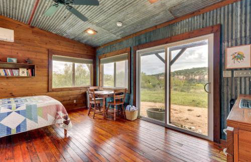 Rustic Eco-Cabin Llano River Getaway on 68 Acres! - Foto 9