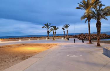 Evita Luxury Apartments - Near Playa Los Locos Beach with Pool - Foto 13