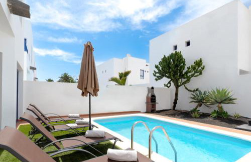 Luxury 3-bedroom villa with heated private pool - in Marina Rubicon, Playa Blanca, Lanzarote - Foto 3