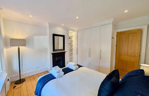 Stunning 4 Bedroom House in Old Windsor Perfect for Families & Groups - Foto 12