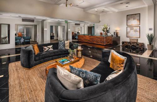 Stylish 2 Bed 2.5 Bath Condo Near Beverly Hills. - Photo 42