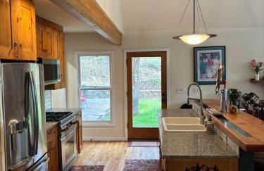 Creekside Craftsman Cabin with Jacuzzi - Alpine Splendor 6 Mins to downtown - Photo 20