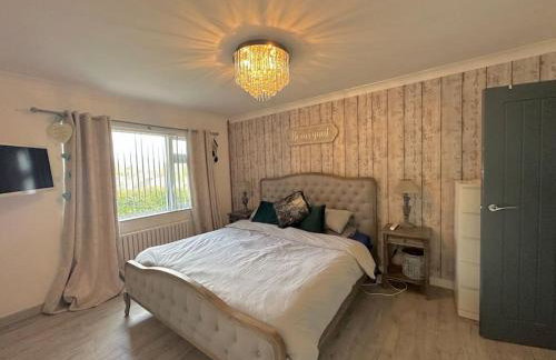 Detached Bungalow Private Hot Tub With Log Burner - Foto 8