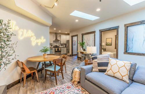 The Electric Bungalow - Photo 1