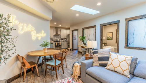 The Electric Bungalow - Photo 1