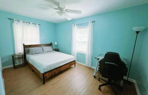 Super Cute & Cozy Home With 2 Bedrooms Near Everything In Jacksonville - Photo 17