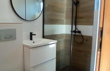 Dom z pięknymi widokami na jezioro ryńskie ilasy. - Foto 39