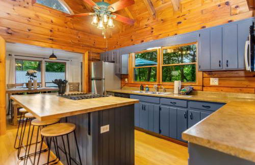 Downward Dog Lodge - Mountain Yoga Retreat, Hot Tub & Pet-Friendly Escape - Foto 14