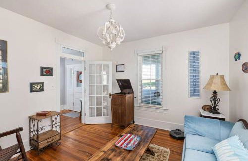 The Lyellton House: Water View, Steps from Beach - Foto 51