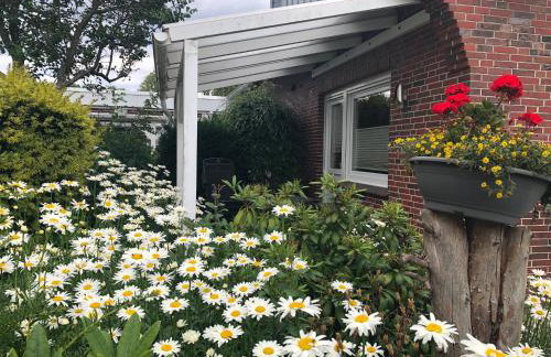 Wohnung 1 mit überdachte Terrasse zum Garten Nähe Strand und Hafen Bensersiel - Foto 6