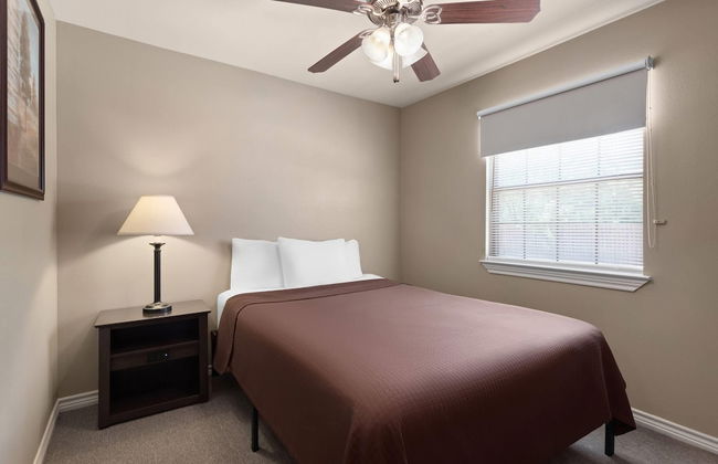 Eagle's Den Suites Carrizo Springs a Travelodge by Wyndham - Foto 10