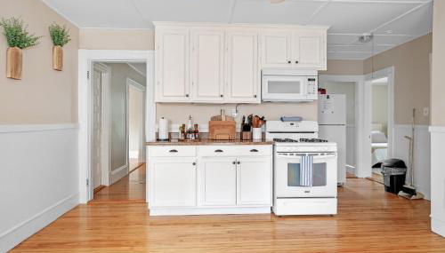 Salem 3 Bedroom with Gameroom, Balcony, Parking, and more - Foto 4, stove, toaster