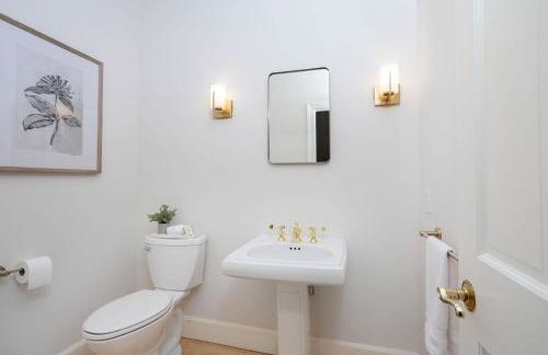 Cascadia Family Mansion, Hot Tub, Game Room, Gym! - Foto 25