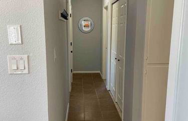 Comfy, contemporary quiet retreat vacation home with views - Foto 25