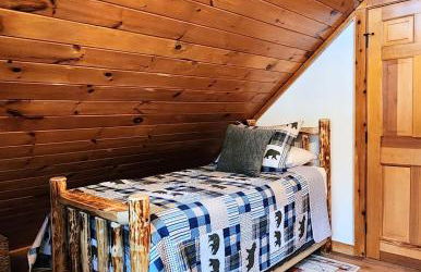 Stylish Forest Lodge with Large Hot Tub, Firepit and Fireplace minutes to Gore Mountain - Foto 44