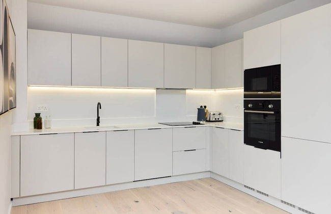 The Brondesbury Hideaway - Stylish 3bdr Flat With Balcony + Parking - Foto 2