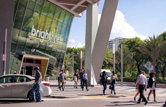 Trem de alta velocidade Brightline entre Boca Raton e Miami - Foto 5