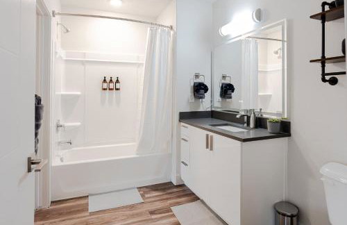 Convention Ctr Style-2BR Pool,Hot Tub,Gym,Theatre - Foto 37