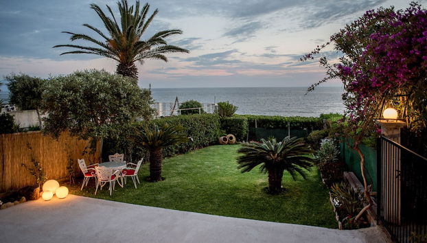 Oikia Eleanthi - Beachfront Garden Home! - Foto 2, Imagen principal