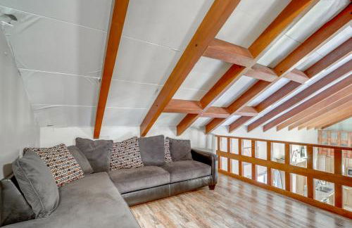 Fire Pit and Grill Spacious Forest Lakes Chalet - Foto 31