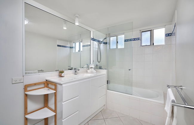 North Cove Waterfront Suites - Photo 27