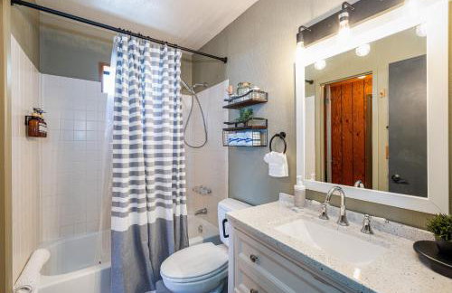 Stylish Cozy Cabin Retreat in Munds Park - Foto 26