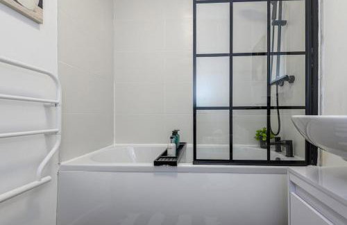 2 Bedroom Apartment Bradford City Centre 85 Smart TV Central Location - Foto 19