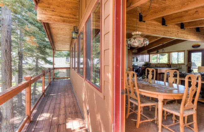 Chamberland Getaway Lake Views w/ Deck! - Foto 27