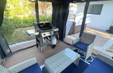 Modern Tropical Oasis with Arcade, HotTub & MiniGolf - Foto 17