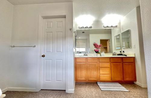 Stunning Oasis Retreat Pool Hot Tub SF Bay - Photo 10