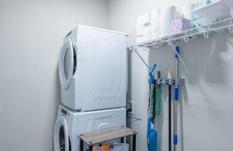 East Side Luxury 1BR Apt - Near Brady St with Balcony and Lounge - Foto 10