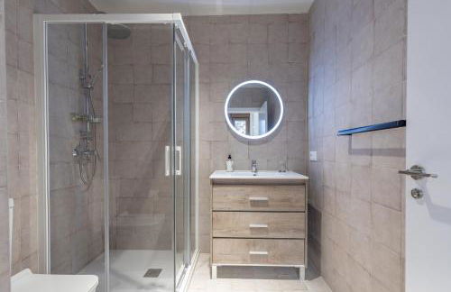 Apt with Antique Floor & lots of Sun Light - Photo 19