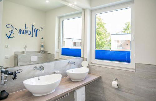 Sonnendeck Schwerin - Apartment mit Dachterrasse, Seeblick, Parkplatz, Fahrradschuppen, King-Size Bett - seenah relaxen - Foto 7