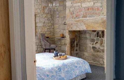 The Anchorage - sea views and beach on doorstep - Photo 9