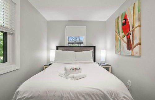 Relaxing Retreat just Minutes to Beach - Foto 18