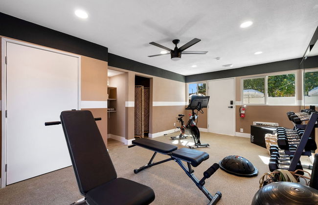 The Maya - Entire Hotel Buyout - Private Gym - Private Game Room - Private Living Area - Foto 121