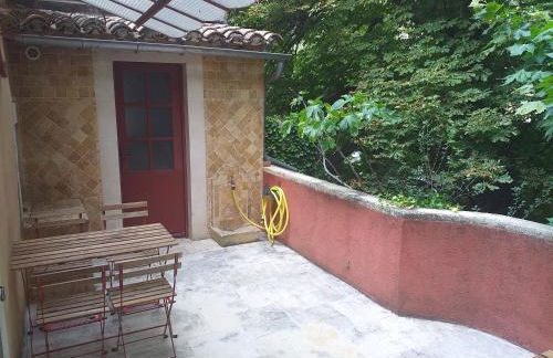 maison au coeur de Fontaine de Vaucluse, nichée sur le rocher et surplombant la sorgue - Foto 10