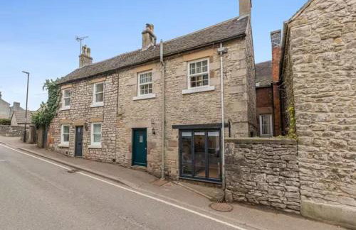Cottage in the Heart of the Peak District - Photo 2