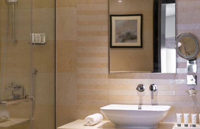 Elegant 1BR Near Wafi Mall Central Dubai Stay - Photo 15