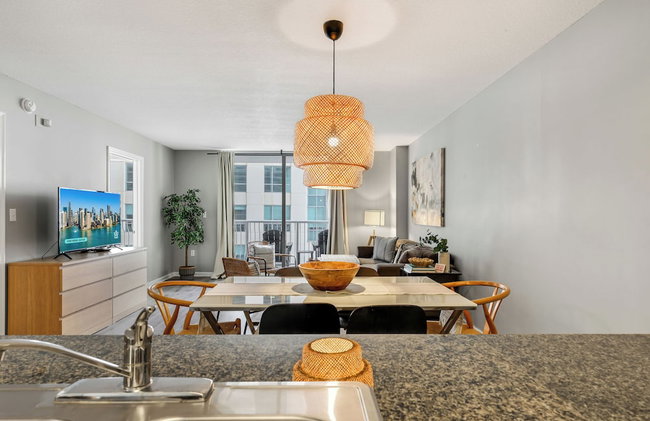 Luxurious 3BR Condo with Pool in Brickell - Photo 104