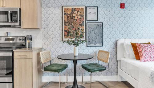 Floor To Ceiling Windows- Bridge Views - Studio - Photo 3