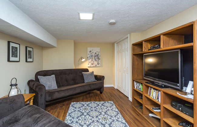 Grand Dream Vacation Home in Nashville 7+ beds! - Photo 22