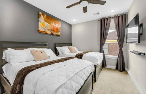 Gray Lux Hse 3BR 3 and half Ba MedCenter DownTWN HotTub - Photo 72