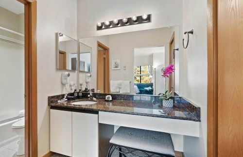 Beautiful Seven Springs- 2 Bed, 2 Bath Condo - Foto 13