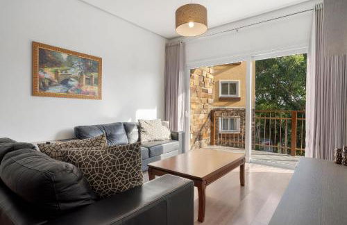 Casa de Pedra 2 Suítes c/ Piscina by Achei Gramado - Photo 9