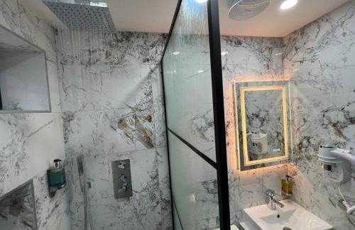 Urban Escape 4BedRoom House- With Free private Parking - Birmingham City - Foto 53